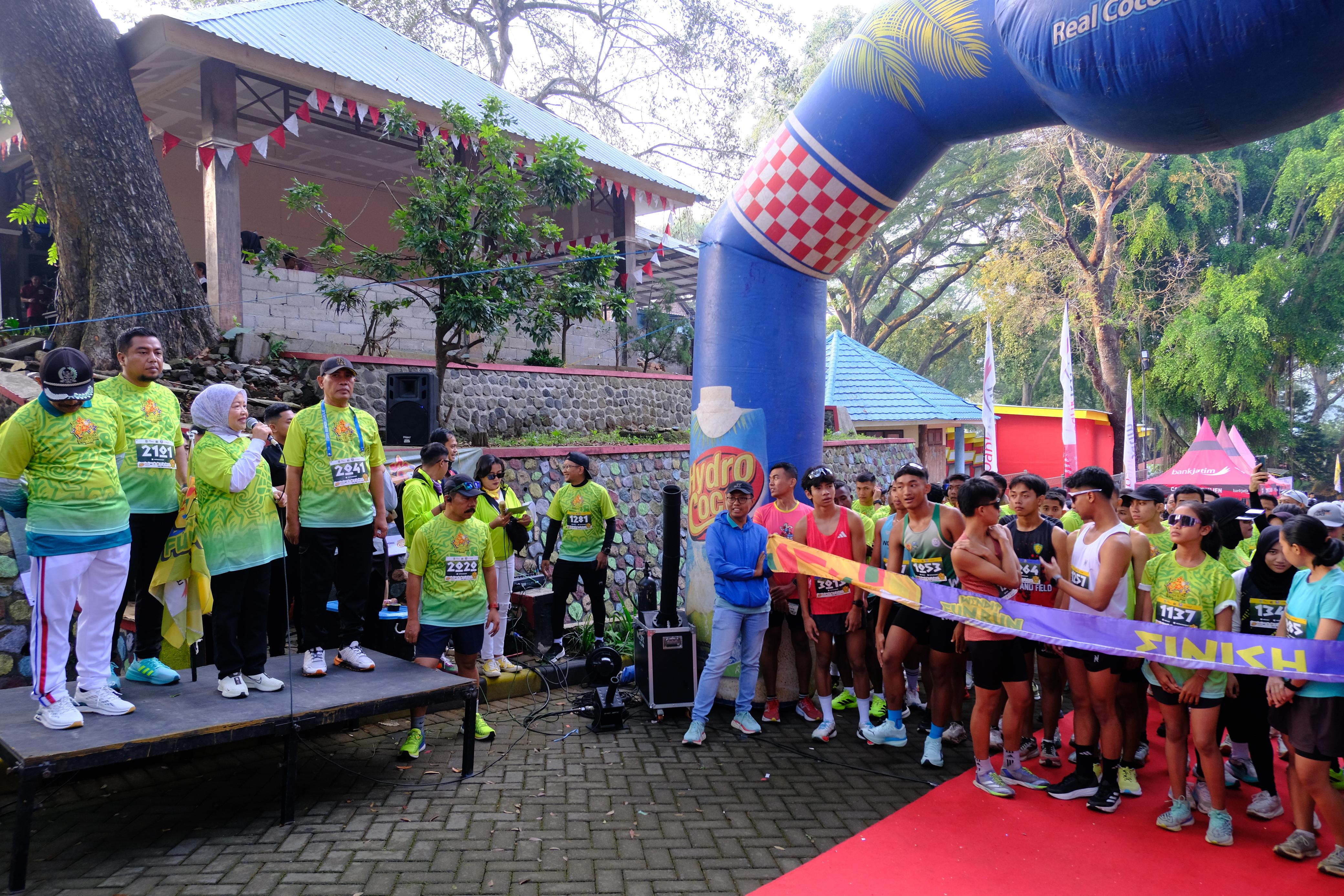 Wabup Malang Lathifah Shohib Lepas Ribuan Peserta “Wendit Fun Run 5K 2025” Meriahkan Hari Jadi ke-1265 Kabupaten Malang