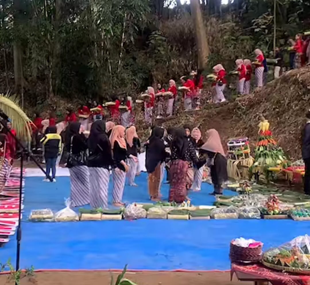 Ritual Adat Tradisi Kirap Encek Sitinggil Dusun Lemahduwur Desa Sitirejo Kecamatan Wagir