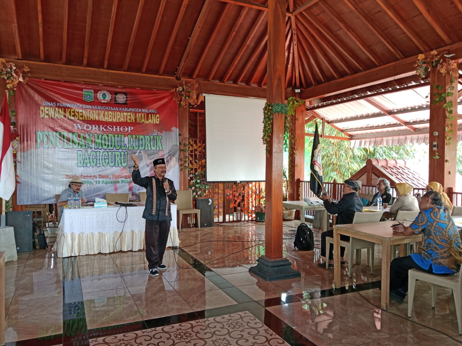 Workshop Penulisan Buku Modul Ajar Seni Ludruk Kabupaten Malang untuk  Meningkatkan Kapasitas Guru/Pembina Kesenian dalam rangka Pelestarian dan Pengembangan Warisan Budaya Tak benda (WBTb) Jawa Timur
